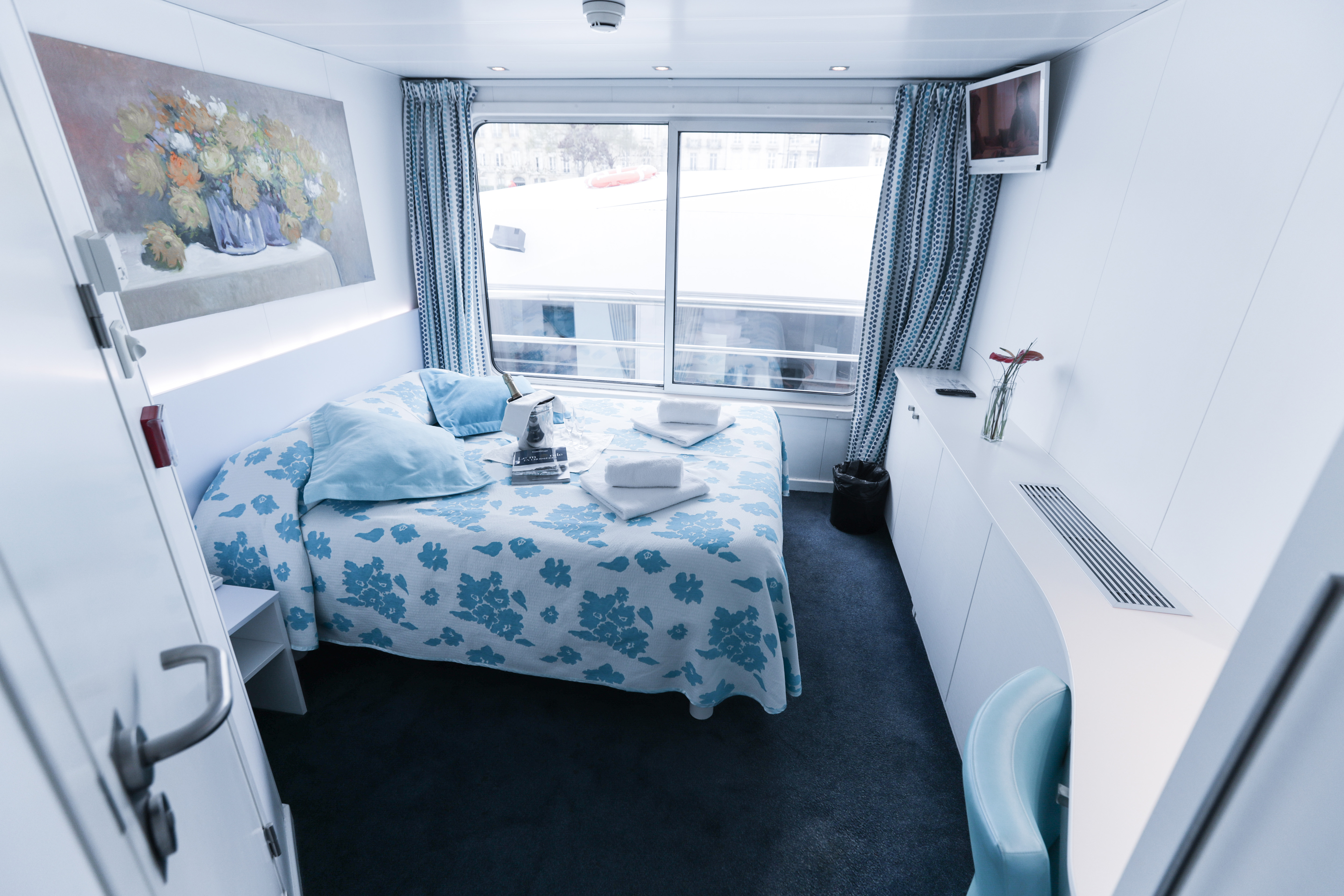 CroisiEurope MS Cyrano de Bergerac Superior Cabin 5.jpg